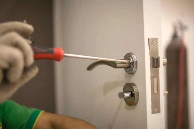 commercial locksmith